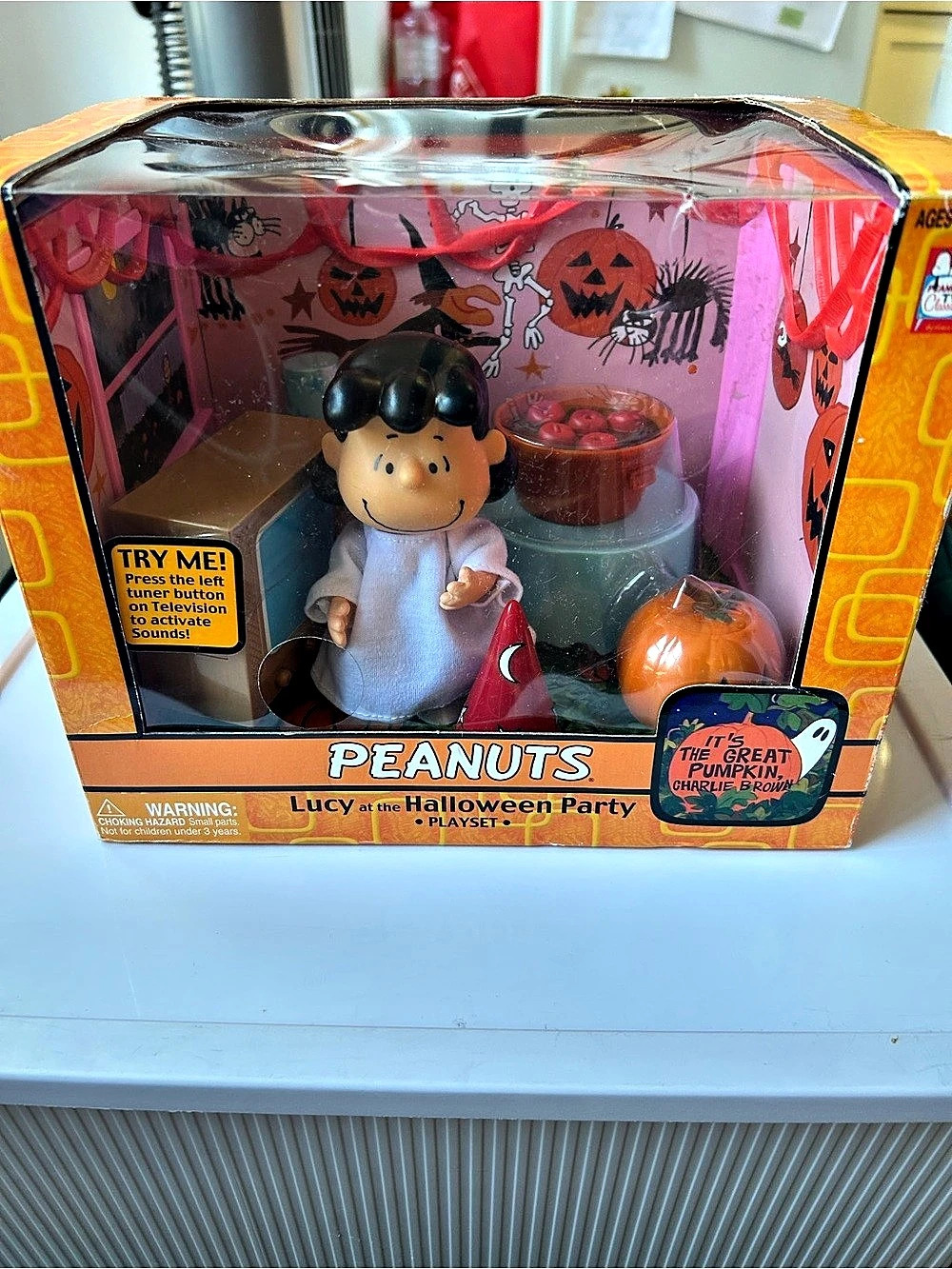 Memory Lane Lucy at the Halloween Party Playset Peanuts Playset